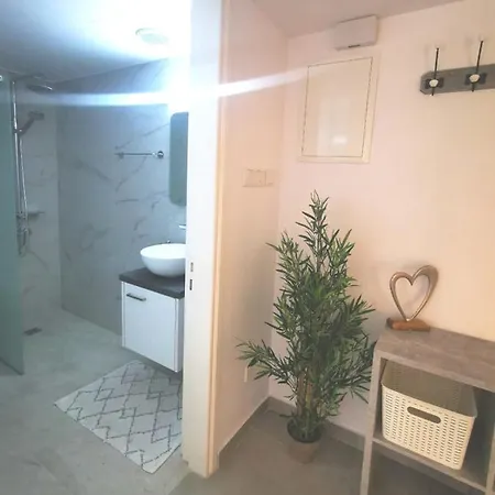 Deana Crt 144 With Pool In Dasoudi